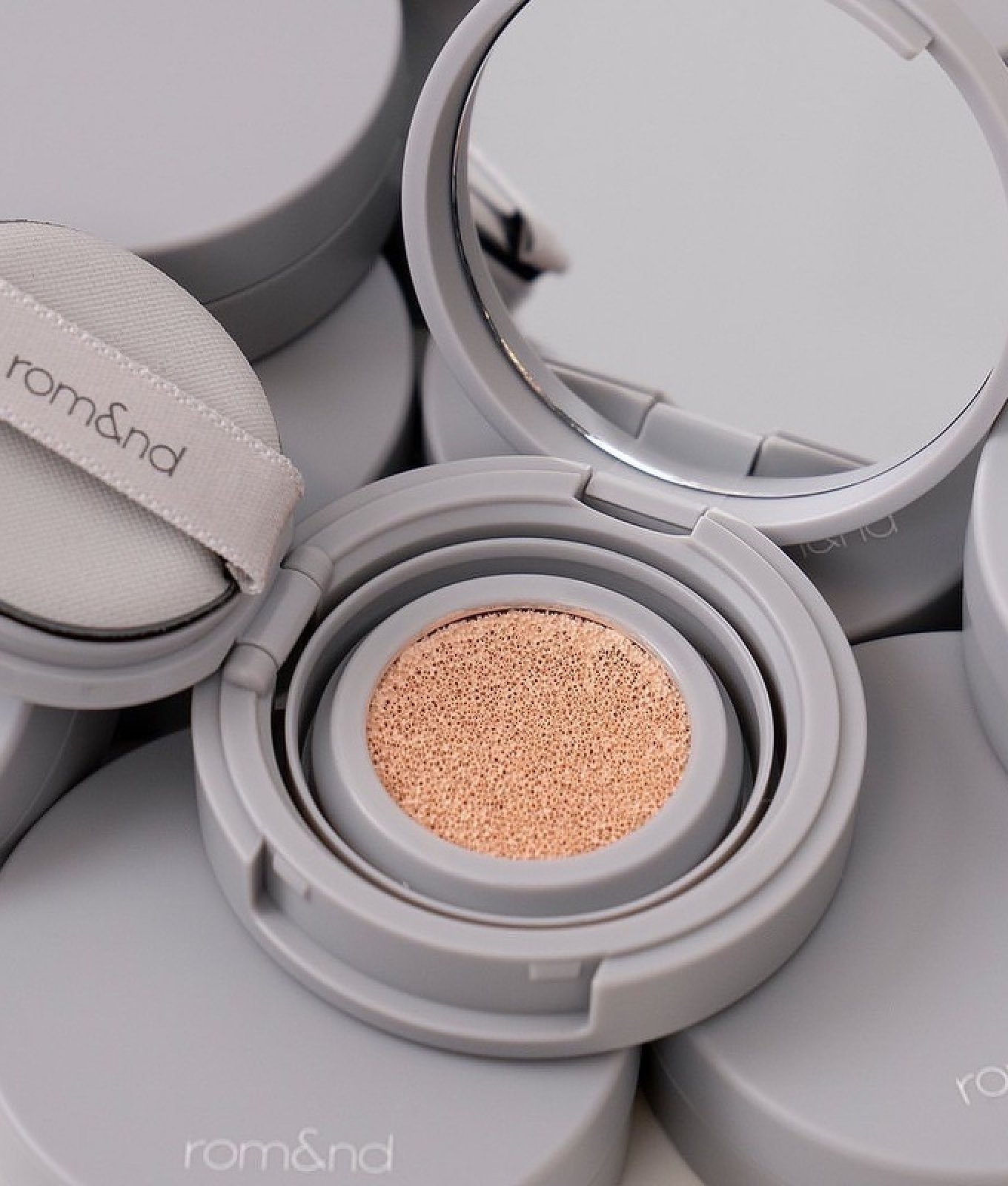Матовий кушон у натуральному відтінку Rom&nd Nu Zero Cushion 03 Natural 21 SPF24 PA+++ 25a-485 фото Матовий кушон у натуральному відтінку Rom&nd Nu Zero Cushion 03 Natural 21 SPF24 PA+++ 25a-485 фото